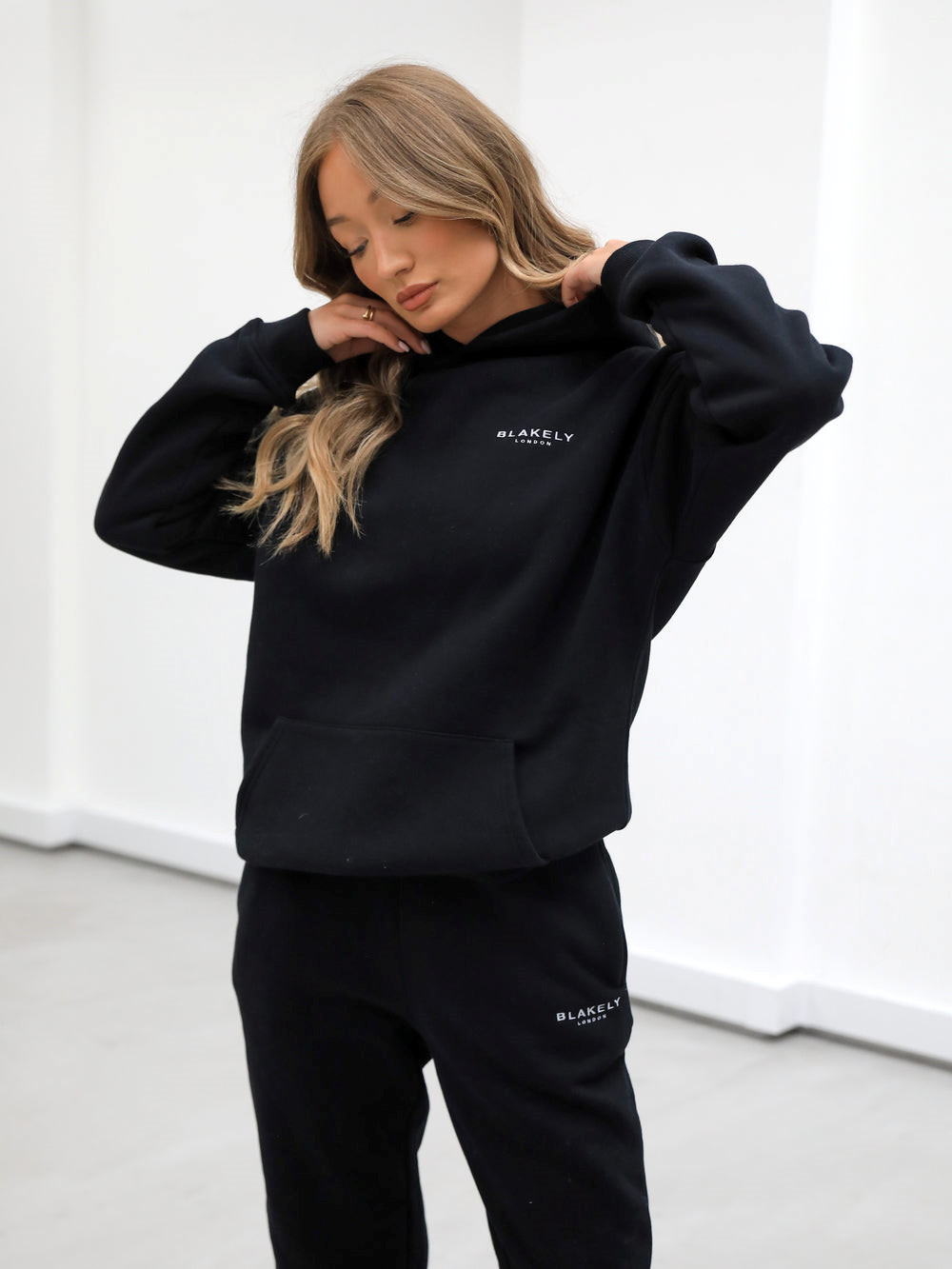 Black Blakely Universal Women's Relaxed Hoodie | LZT784095