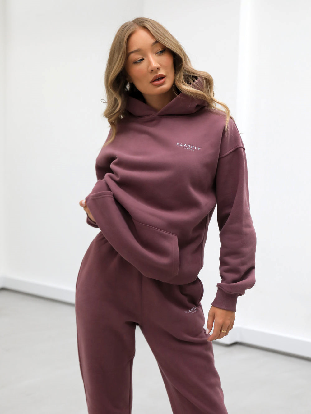 Burgundy Blakely Universal Women's Relaxed Hoodie | AMW372451